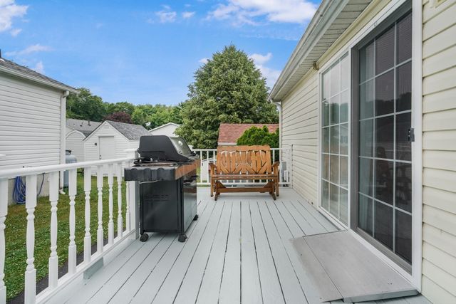 4 Nightingale Lane, Tiverton, RI 02878