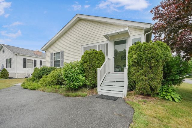 4 Nightingale Lane, Tiverton, RI 02878