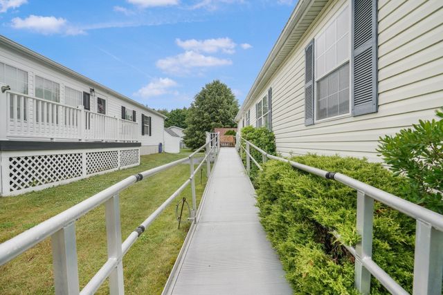 4 Nightingale Lane, Tiverton, RI 02878