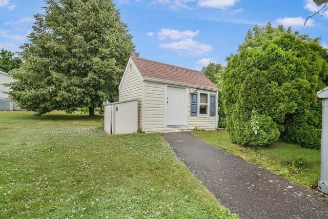 4 Nightingale Lane, Tiverton, RI 02878