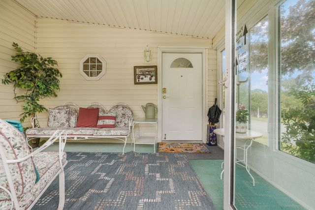 4 Nightingale Lane, Tiverton, RI 02878