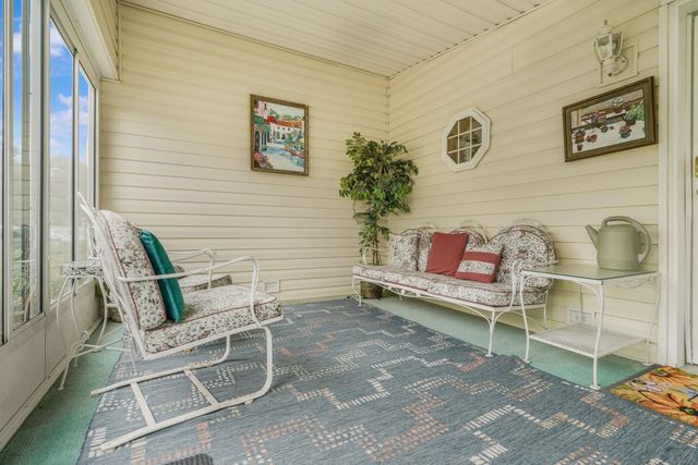 4 Nightingale Lane, Tiverton, RI 02878