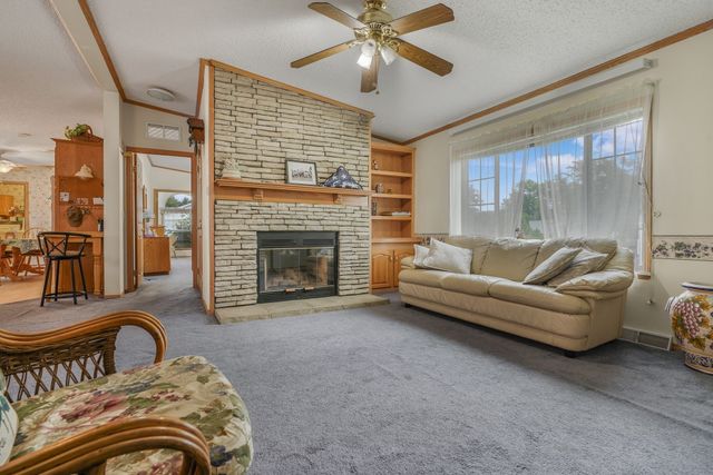 4 Nightingale Lane, Tiverton, RI 02878