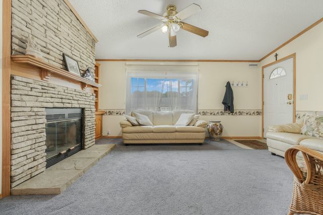 4 Nightingale Lane, Tiverton, RI 02878