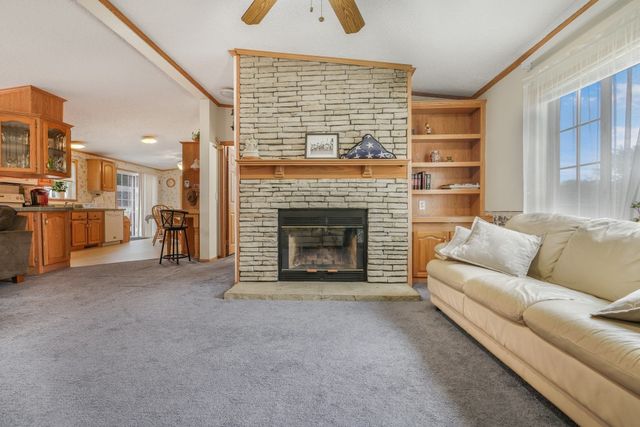 4 Nightingale Lane, Tiverton, RI 02878