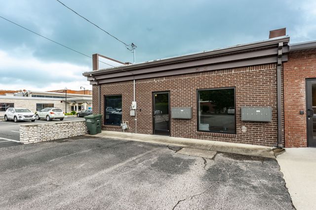 719 S Main St, Springfield, TN 37172