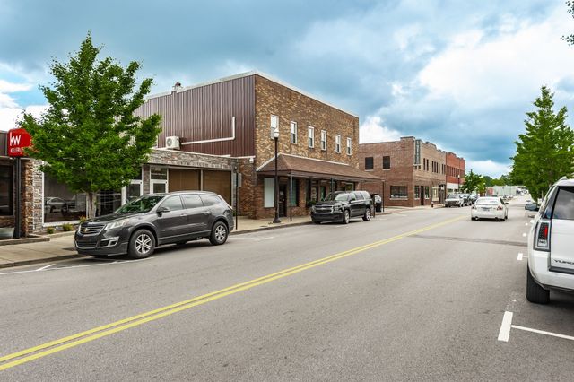 719 S Main St, Springfield, TN 37172