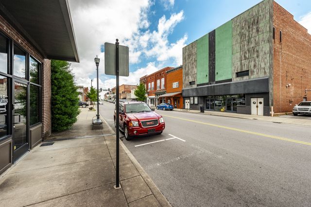 719 S Main St, Springfield, TN 37172
