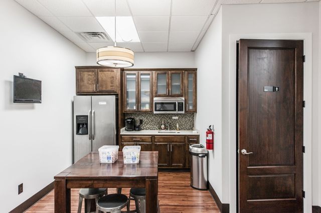 719 S Main St, Springfield, TN 37172