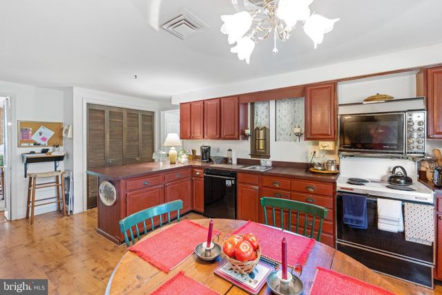 307 PINE RUN RD, Doylestown, PA 18901