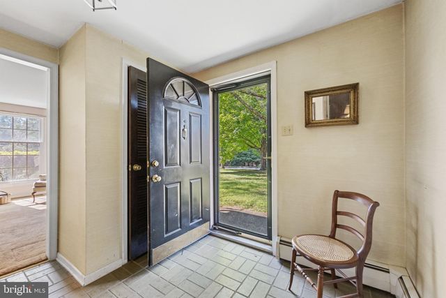 307 PINE RUN RD, Doylestown, PA 18901