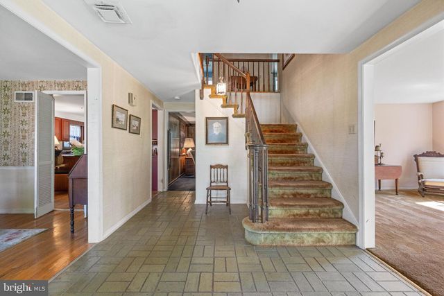 307 PINE RUN RD, Doylestown, PA 18901