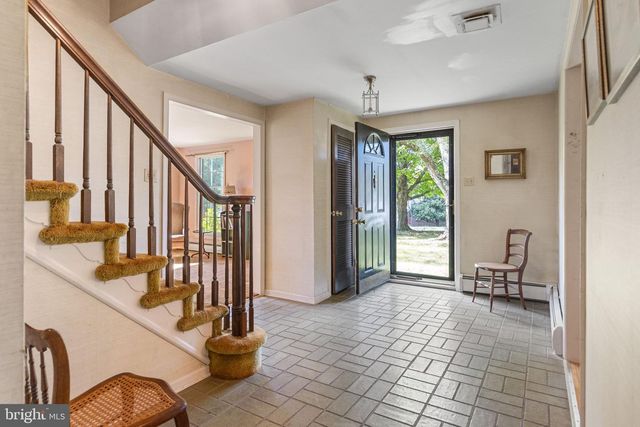307 PINE RUN RD, Doylestown, PA 18901