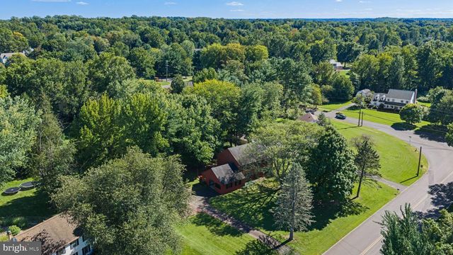 307 PINE RUN RD, Doylestown, PA 18901
