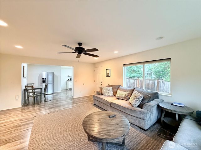 18902 133rd Place SE, Renton, WA 98058