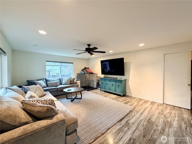 18902 133rd Place SE, Renton, WA 98058