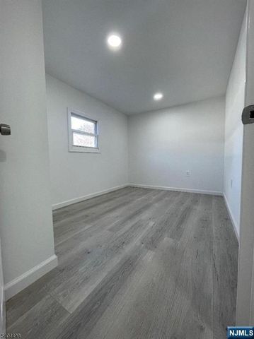 18 5th Street, Wayne, NJ 07470