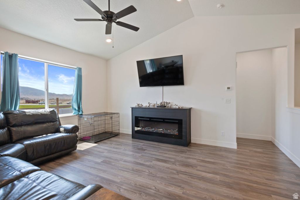 Image 3 of property listing at 3492 N DELTA ST, Eagle Mountain, UT 84005