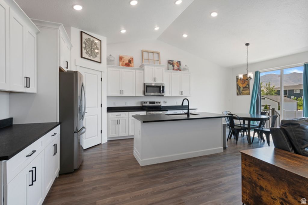 Image 4 of property listing at 3492 N DELTA ST, Eagle Mountain, UT 84005