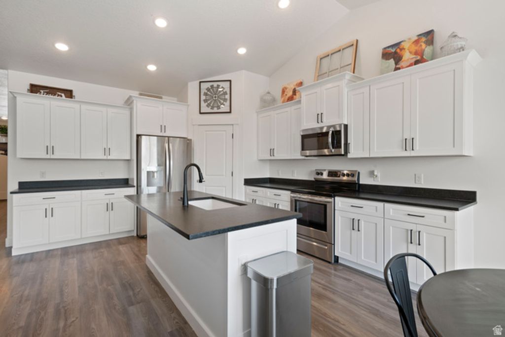 Image 5 of property listing at 3492 N DELTA ST, Eagle Mountain, UT 84005