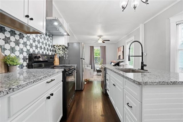 4136 Holly Street, Kansas City, MO 64111