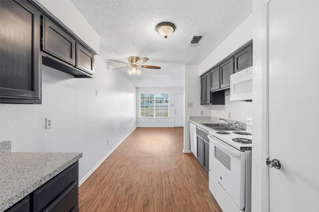 216 Pine Meadow Drive, Kennedale, TX 76060