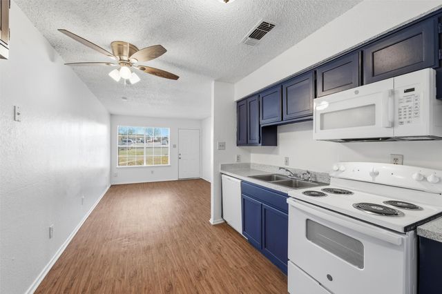 216 Pine Meadow Drive, Kennedale, TX 76060