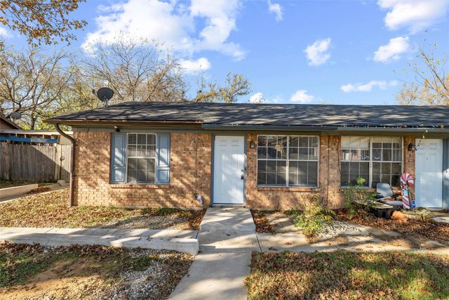 216 Pine Meadow Drive, Kennedale, TX 76060
