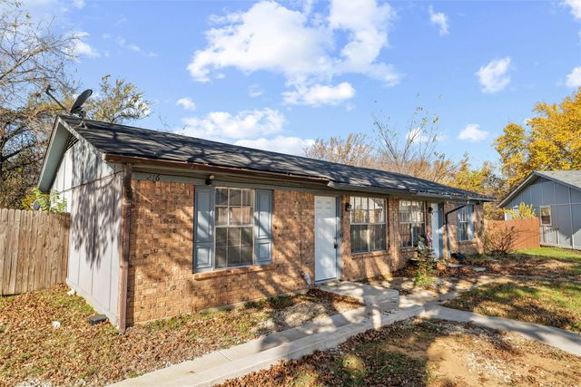 216 Pine Meadow Drive, Kennedale, TX 76060