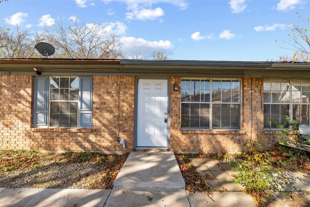 216 Pine Meadow Drive, Kennedale, TX 76060