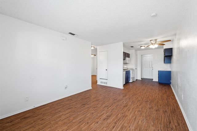 216 Pine Meadow Drive, Kennedale, TX 76060