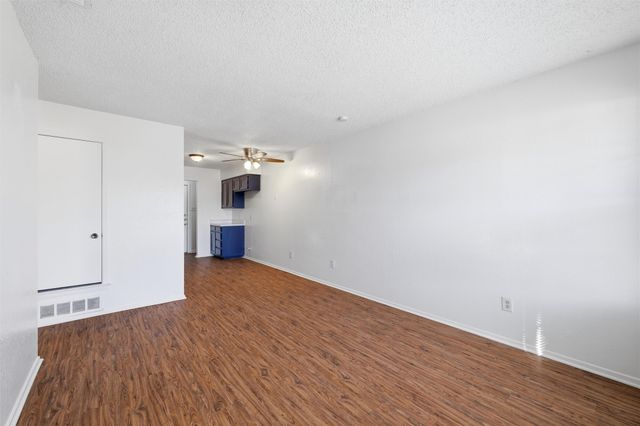 216 Pine Meadow Drive, Kennedale, TX 76060