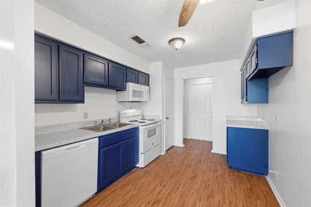 216 Pine Meadow Drive, Kennedale, TX 76060