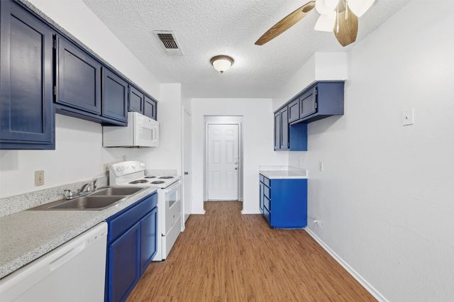 216 Pine Meadow Drive, Kennedale, TX 76060