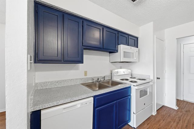 216 Pine Meadow Drive, Kennedale, TX 76060