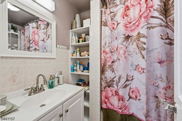 566 E Woodbridge Ave, Woodbridge Twp., NJ 07001