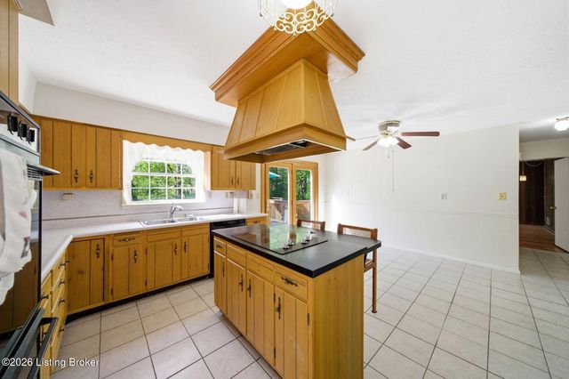 2804 Timber Hills Rd, Louisville, KY 40214