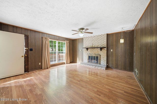 2804 Timber Hills Rd, Louisville, KY 40214