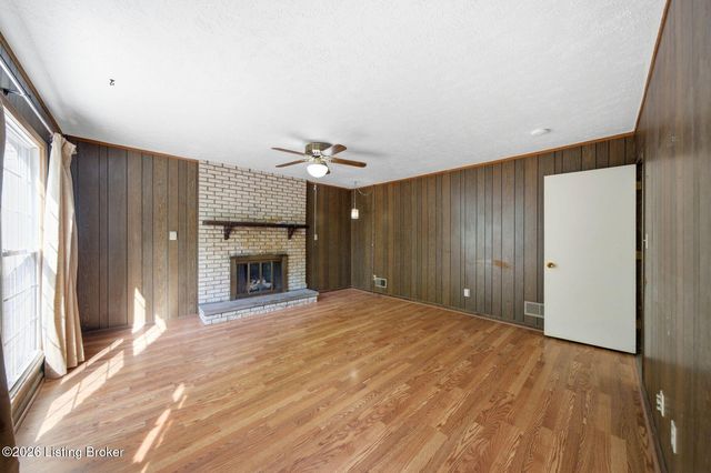 2804 Timber Hills Rd, Louisville, KY 40214