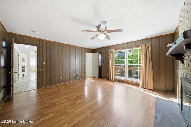 2804 Timber Hills Rd, Louisville, KY 40214