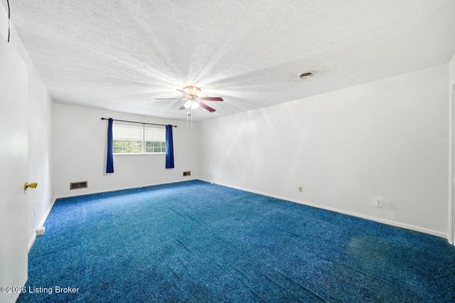 2804 Timber Hills Rd, Louisville, KY 40214