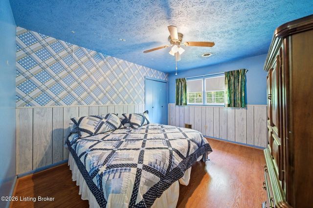 2804 Timber Hills Rd, Louisville, KY 40214