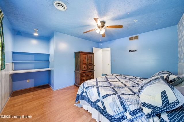 2804 Timber Hills Rd, Louisville, KY 40214