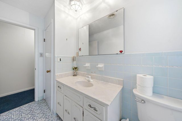 2804 Timber Hills Rd, Louisville, KY 40214