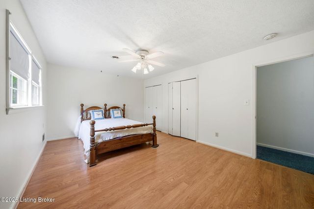 2804 Timber Hills Rd, Louisville, KY 40214