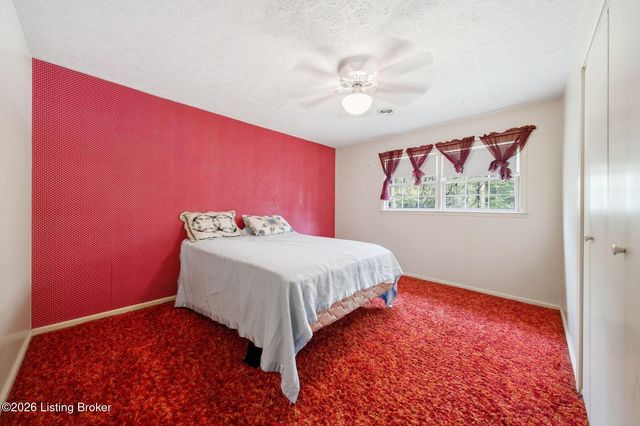 2804 Timber Hills Rd, Louisville, KY 40214