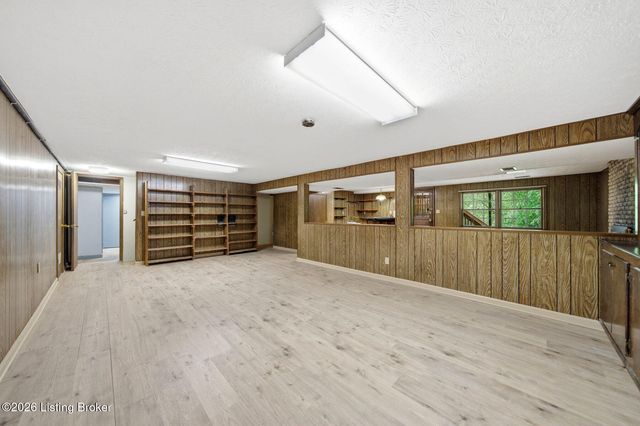 2804 Timber Hills Rd, Louisville, KY 40214