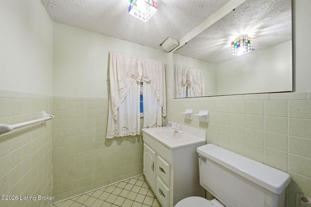 2804 Timber Hills Rd, Louisville, KY 40214
