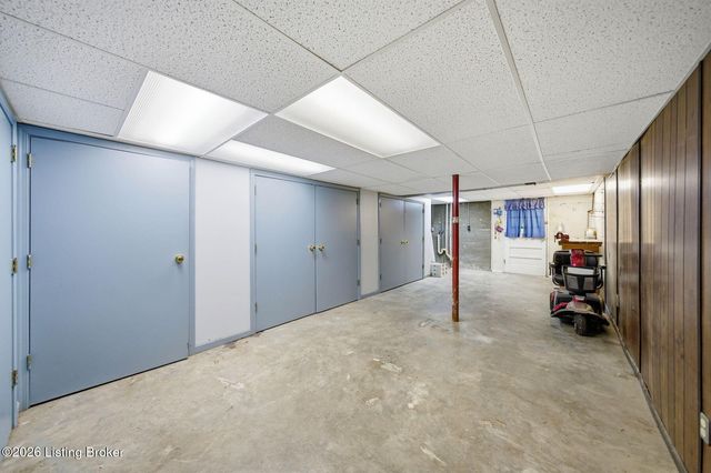 2804 Timber Hills Rd, Louisville, KY 40214