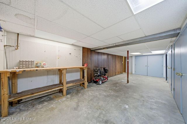 2804 Timber Hills Rd, Louisville, KY 40214